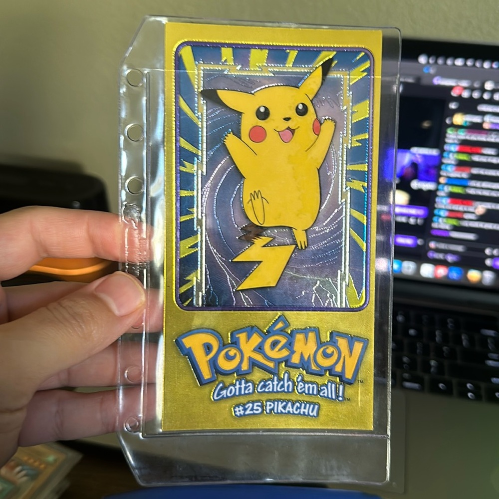 Pokemon Topps pikachu Chrome card